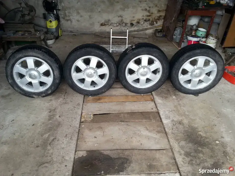 Jakie felgi do Laguny 1: Wybierz idealne koła dla swojego auta