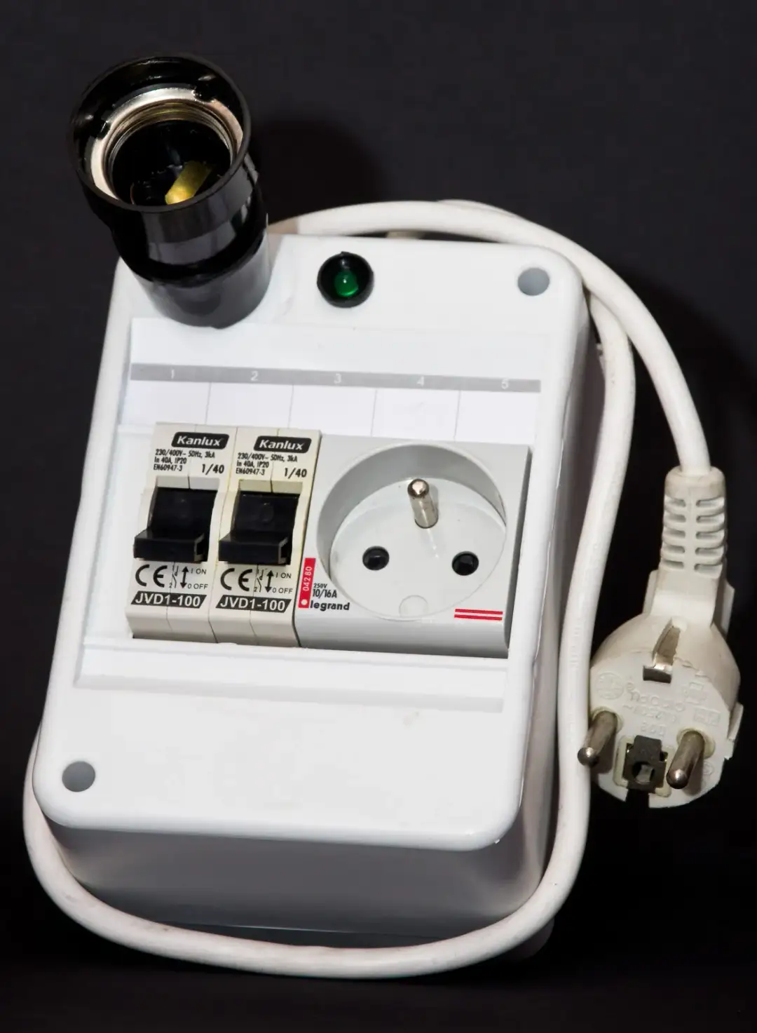 Jak podłączyć gniazdo siłowe 4 bolce: Bezpieczna instrukcja