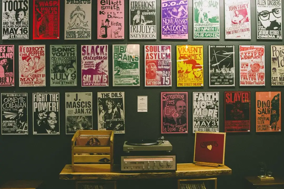 Jak zrobić plakat o książce, aby przyciągnąć uwagę czytelników