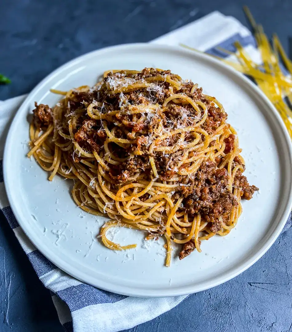 Spaghetti alla ragu - autentyczny przepis i sekrety smaku