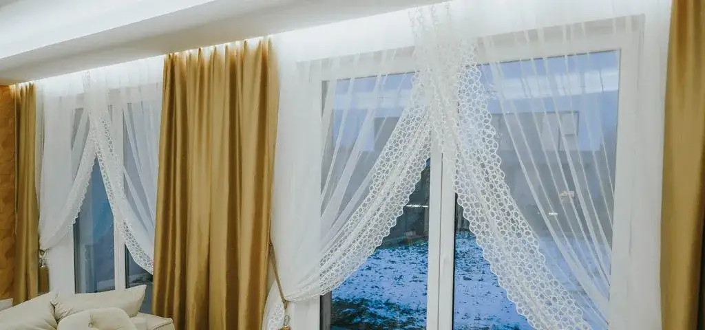 Najlepsze materiały na firany bez prasowania – wygodne i stylowe rozwiązania