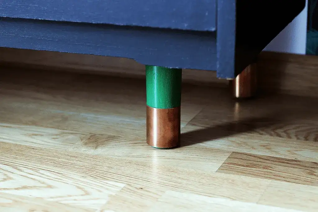 Jak zamontować drewniane nóżki do mebli - krok po kroku do sukcesu