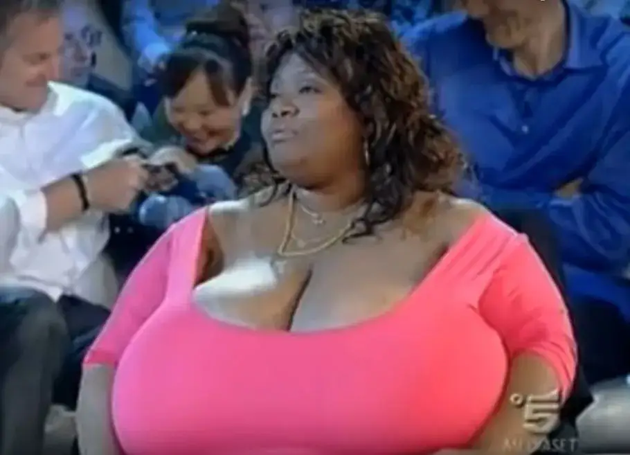 Największy biust na świecie: Szokujące fakty o Annie Hawkins-Turner