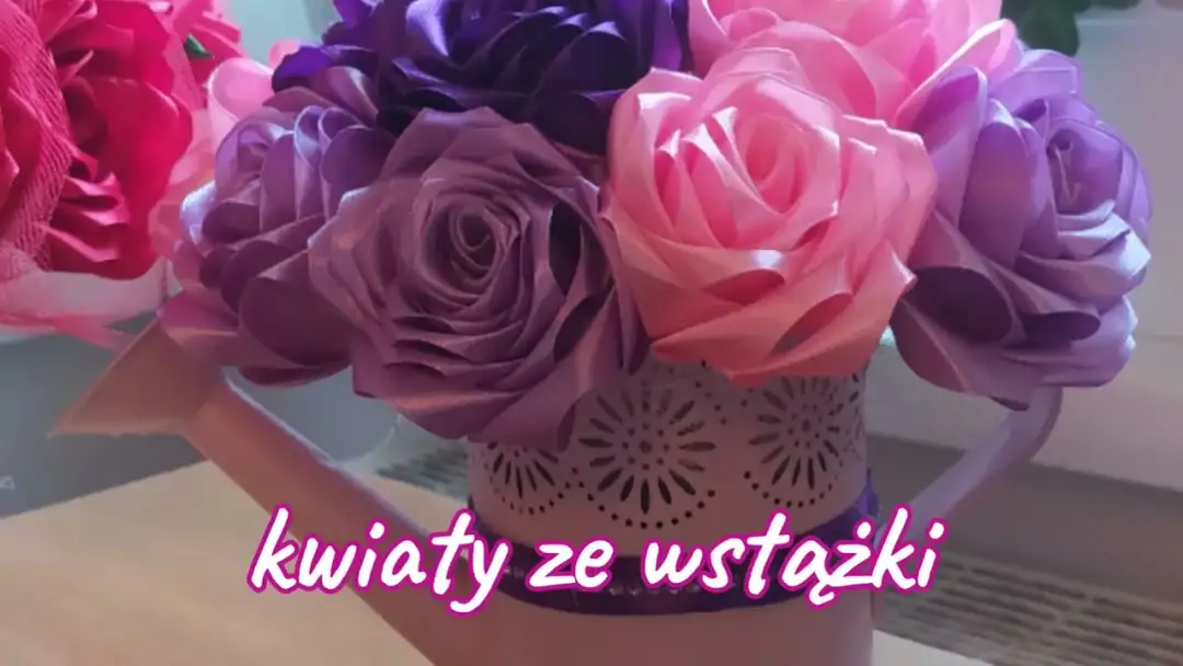 Kwiaty ze wstążki DIY: Stwórz piękne dekoracje bez wysiłku
