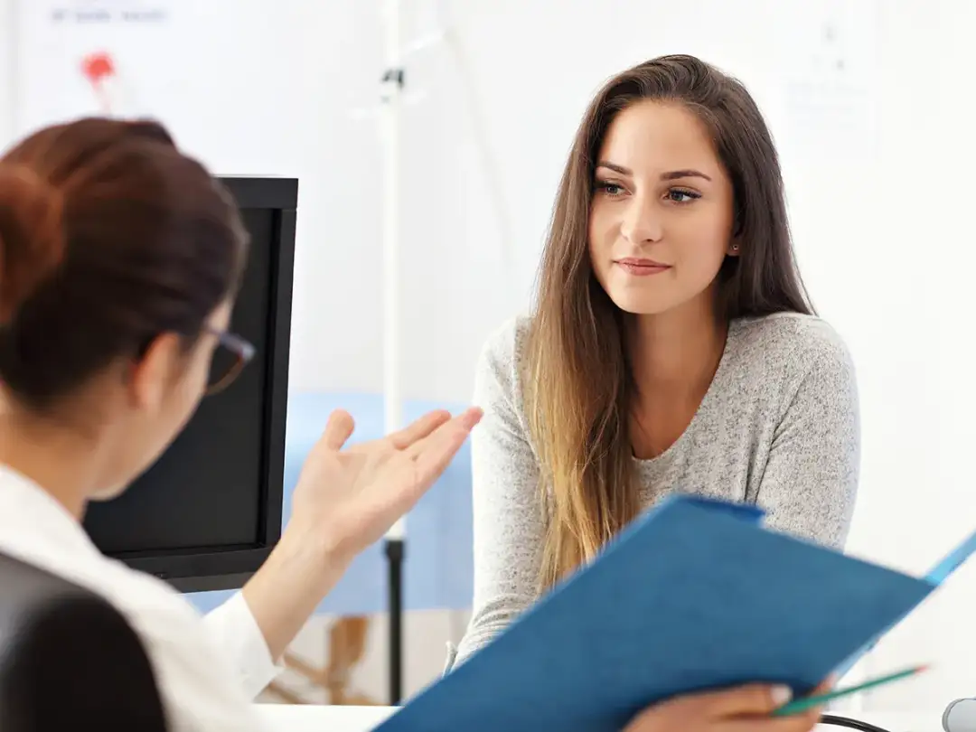 Czy pierwsza wizyta u ginekologa jest bolesna? Odkryj prawdę o badaniu