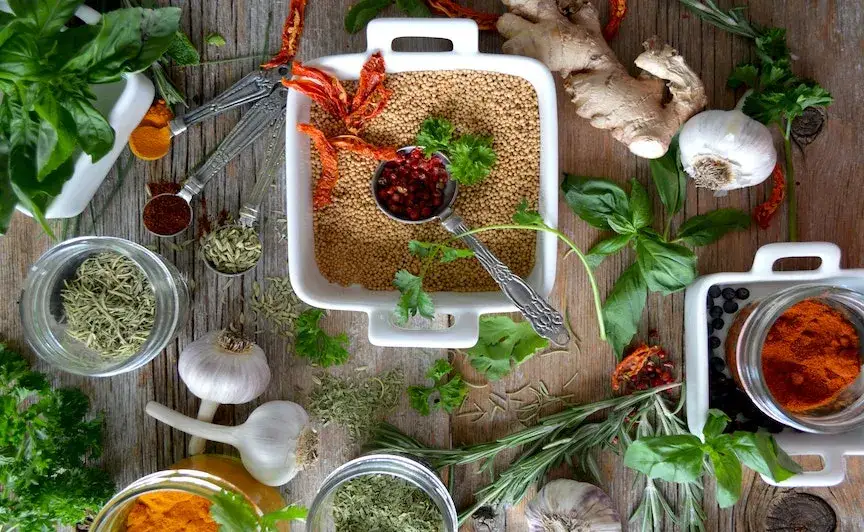 Jakie przyprawy do kaszy gryczanej, by wydobyć pełnię smaku?