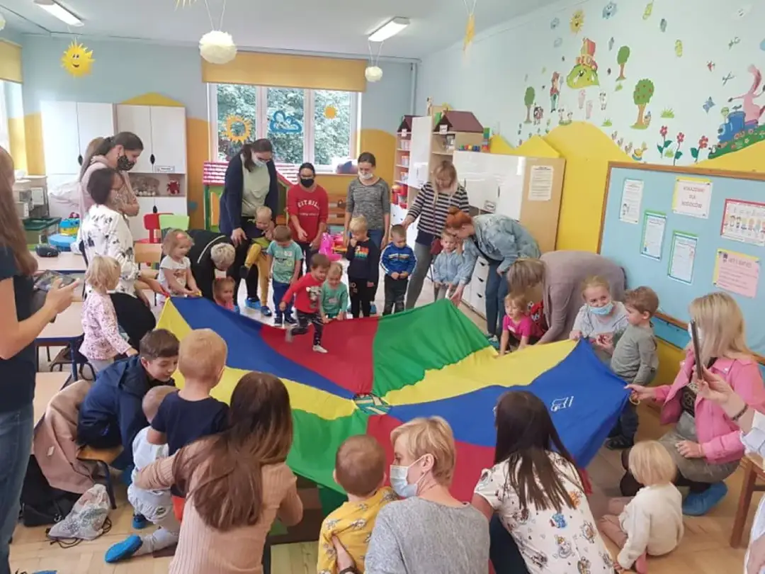 Zajęcia adaptacyjne z rodzicami w przedszkolu: jak ułatwić start dziecka