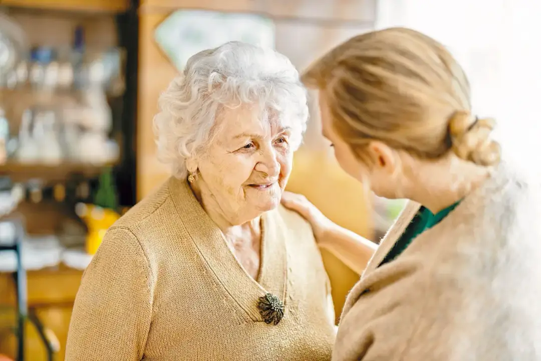 Komu przysługuje opiekunka z MOPS? Sprawdź, czy się kwalifikujesz