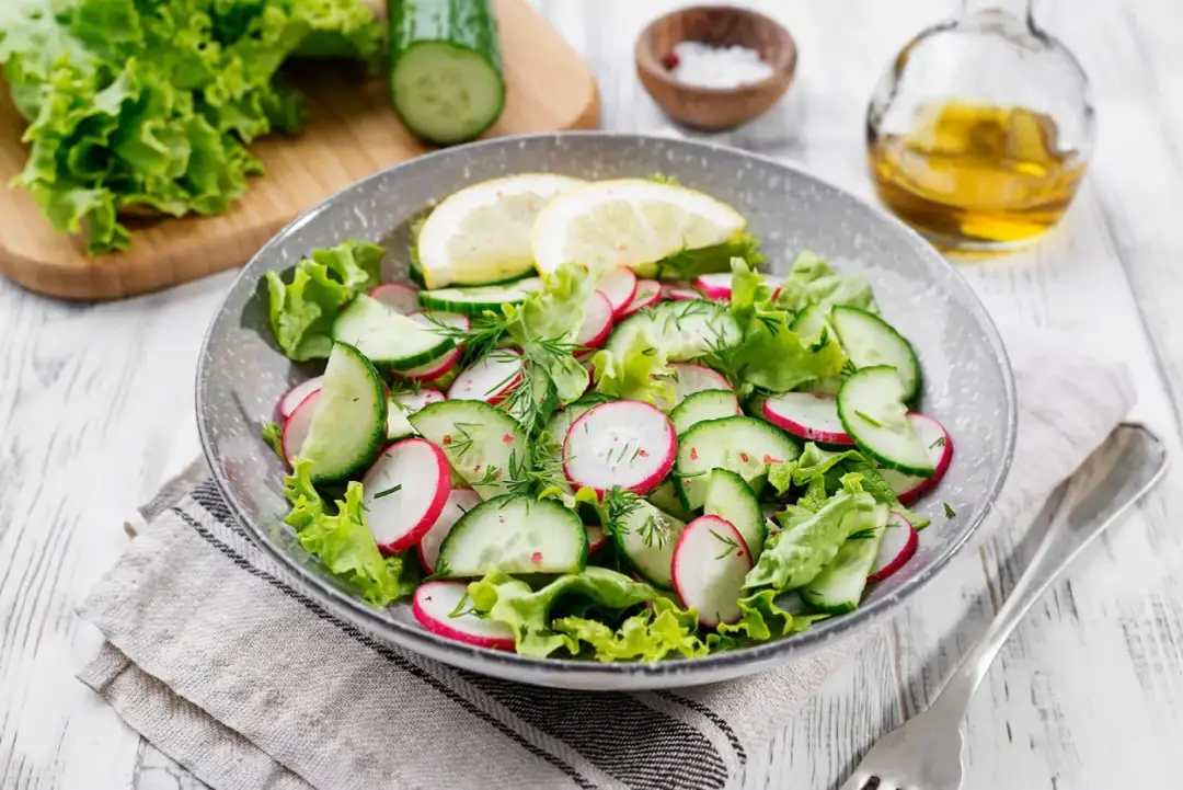 Jak zrobić sałatkę do obiadu - proste i smaczne przepisy na każdą okazję