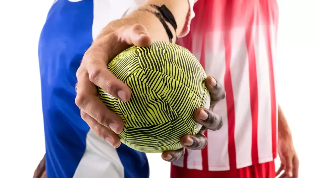 Ile waży piłka do piłki ręcznej? Poznaj wagi dla różnych grup