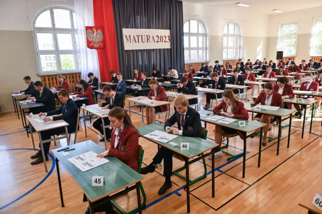 Kiedy się zaczynają matury? Odkryj ważne daty i terminy egzaminów