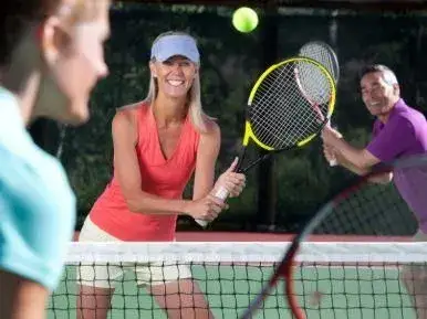 Ile kosztuje lekcja tenisa? Sprawdź ceny i uniknij niepotrzebnych wydatków!