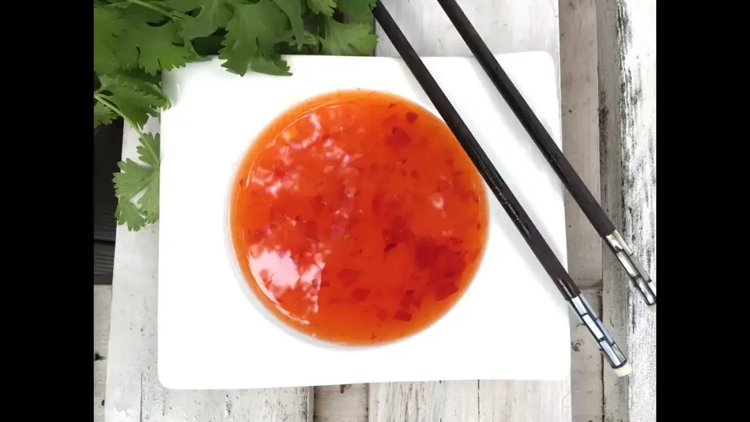 Szybki przepis na sos słodko-kwaśny, który zaoszczędzi Twój czas