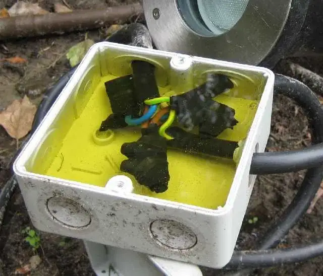 Żywica do elektryki: Najlepsze rozwiązania dla elektroniki