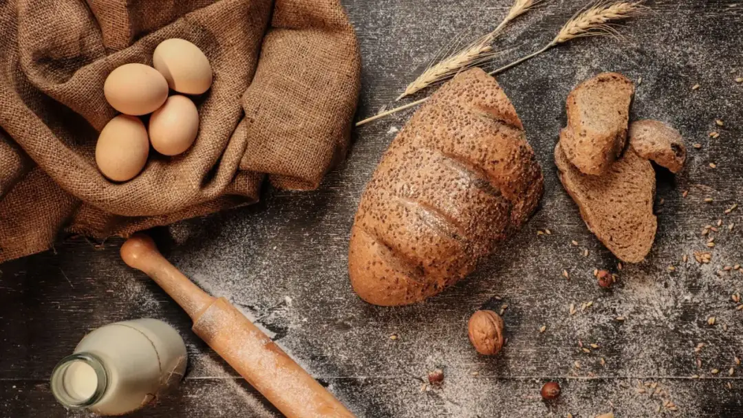 Ile kcal ma bułka? Poznaj kaloryczność różnych rodzajów pieczywa