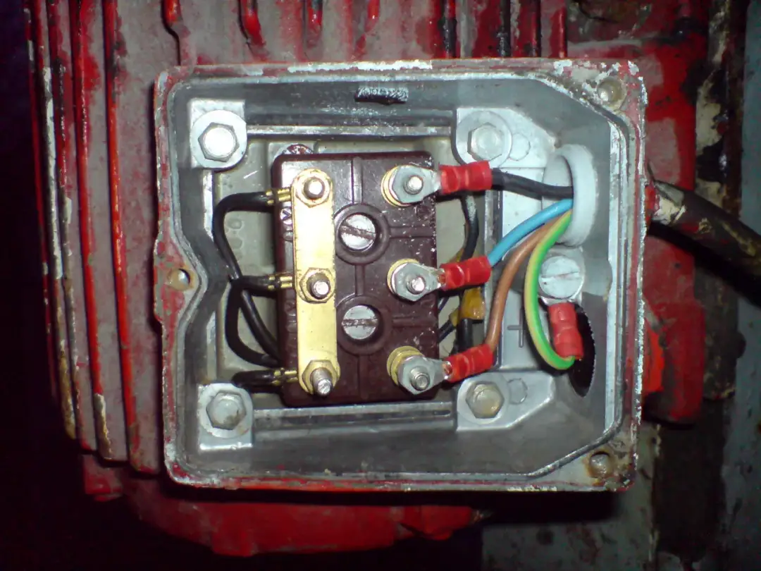 Jak zmienić obroty silnika 3 fazowego i uniknąć uszkodzeń