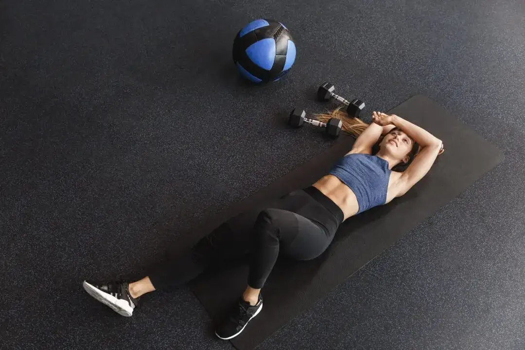 Czy rozciąganie po treningu siłowym jest konieczne? Korzyści i błędy, których unikniesz