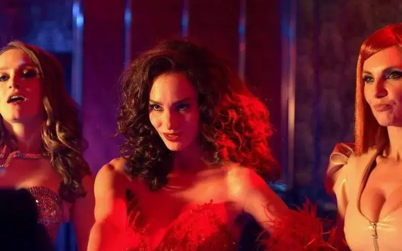 Nie daj się oszukać: recenzja filmu wieczór kawalerski i jego wady