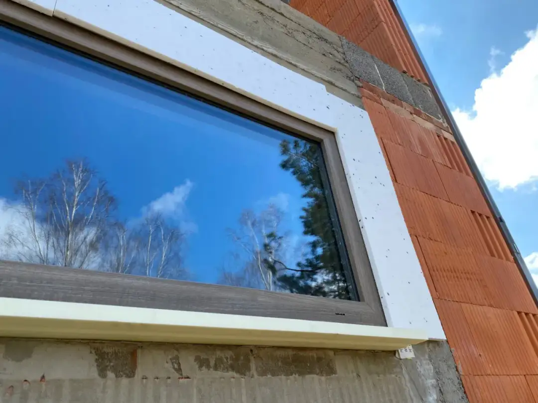 Skuteczne zabezpieczanie taśm ciepłego montażu: poznaj najlepsze metody ochrony