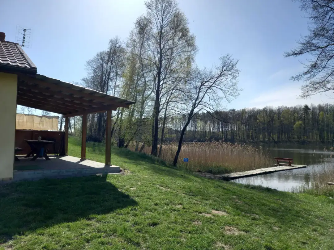 Domki letniskowe nad jeziorem z własnym pomostem w Kujawsko-Pomorskiem - idealne na relaks