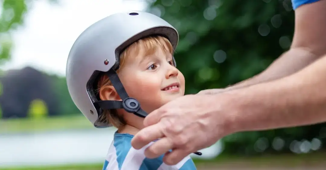 Kask jak czapka – czy to bezpieczne i modne rozwiązanie dla rowerzystów?