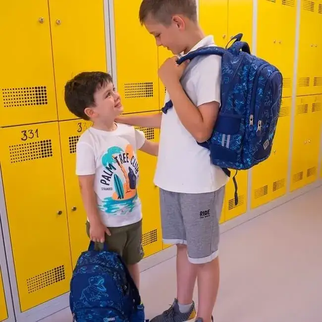 Ile litrów ma plecak szkolny? Pojemność dla każdego wieku