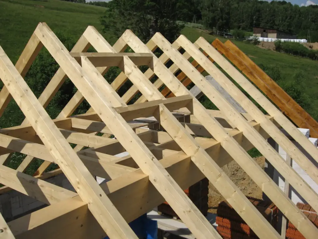 Mocowania do krokwi: rodzaje, zastosowanie i prawidłowy montaż