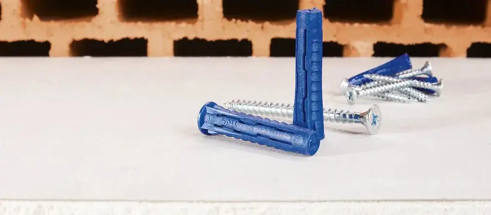 Jakie kołki do ytonga wybrać, aby uniknąć problemów z mocowaniem?