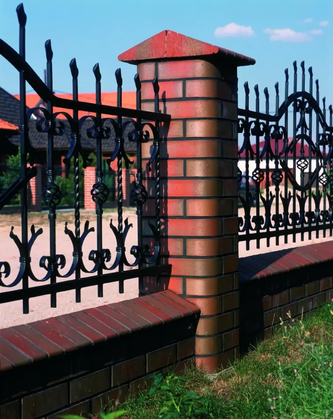 Ile za metr ogrodzenia? Poznaj ceny różnych typów ogrodzeń