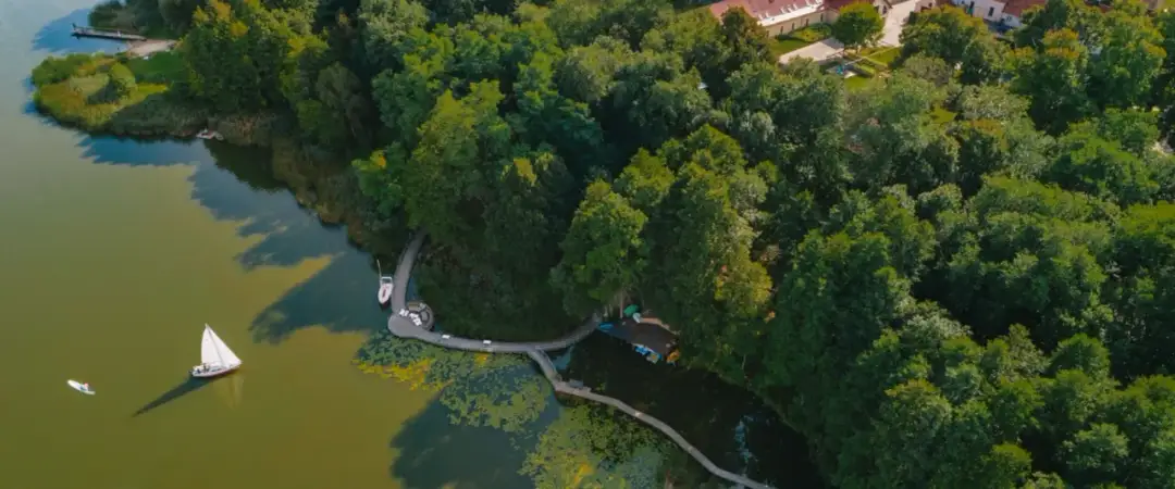 Najpiękniejsze miejsca w Polsce nad jeziorem, które musisz zobaczyć