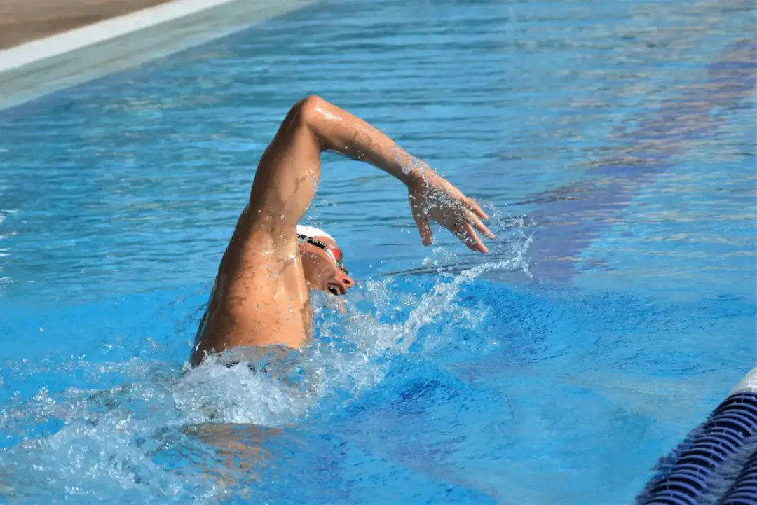 Jak nauczyć się pływać pod wodą i uniknąć najczęstszych błędów