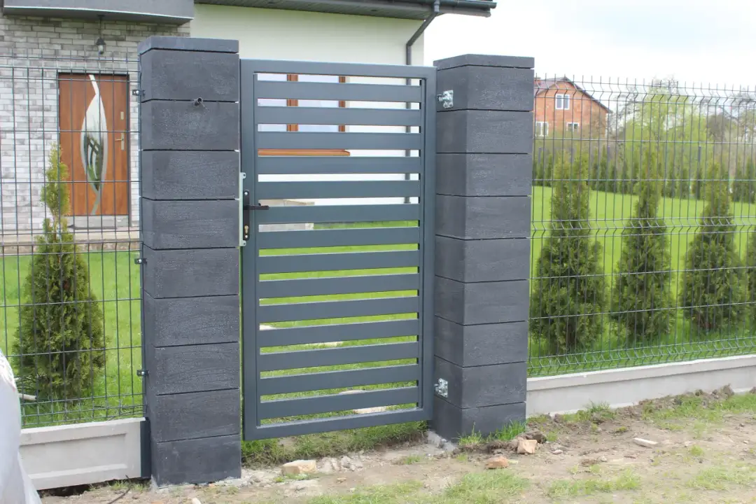 Jakie ogrodzenie wybrać dla domku na wsi?