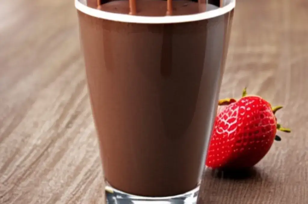 Prosty przepis na pysznego szejka czekoladowego w 5 minut – bez cukru i mleka