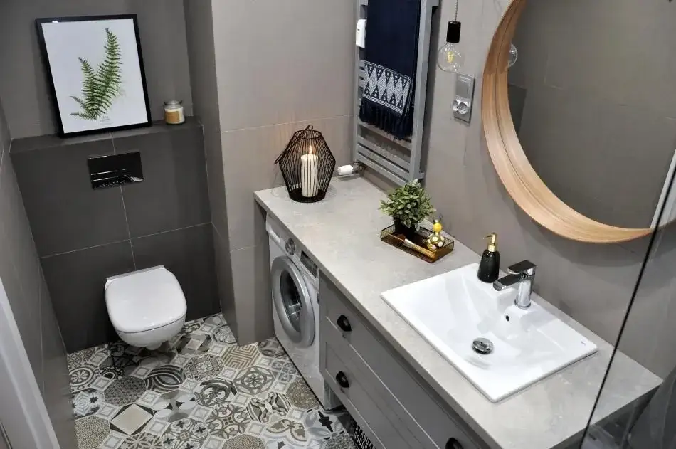Jak sprytnie ukryć pralkę w małej łazience: 5 skutecznych metod