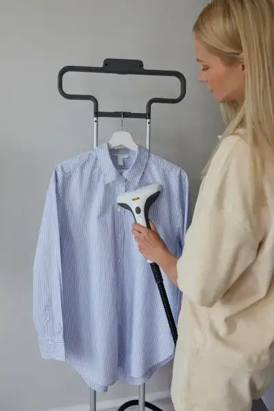 Jak wyprasować ubrania bez żelazka: 5 skutecznych metod