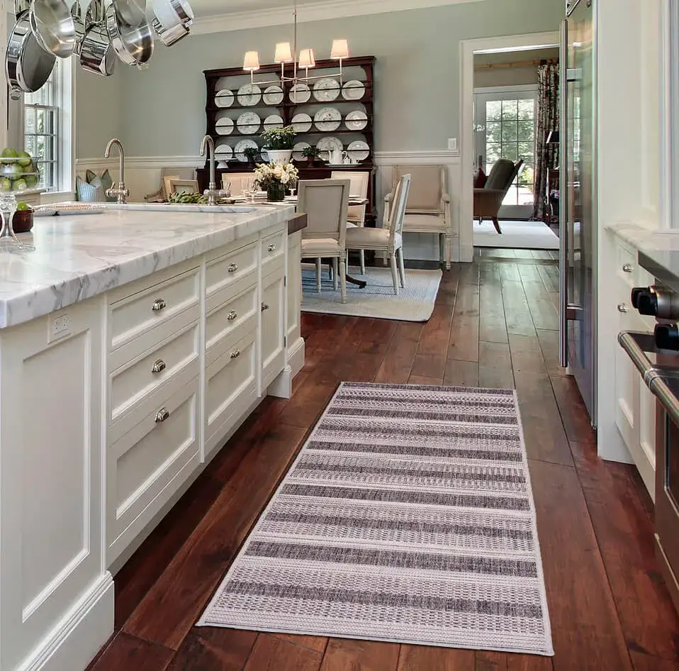 Jaki dywan do kuchni wybrać, aby był praktyczny i stylowy?
