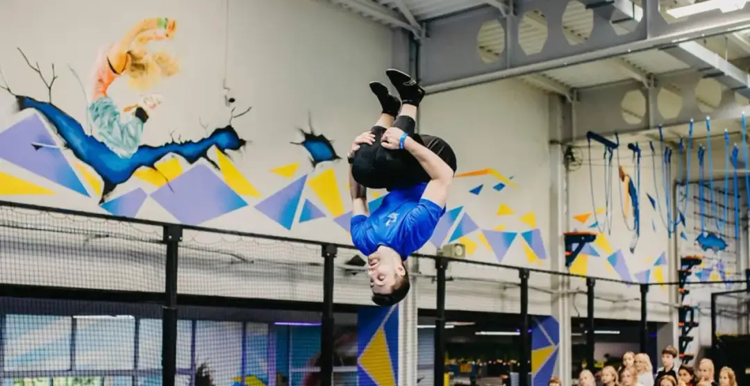Zajęcia z akrobatyki: znajdź idealne kursy dla siebie i dzieci