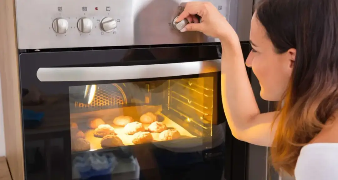 Ile prądu zużywa piekarnik? Sprawdź, jak obniżyć rachunki za energię