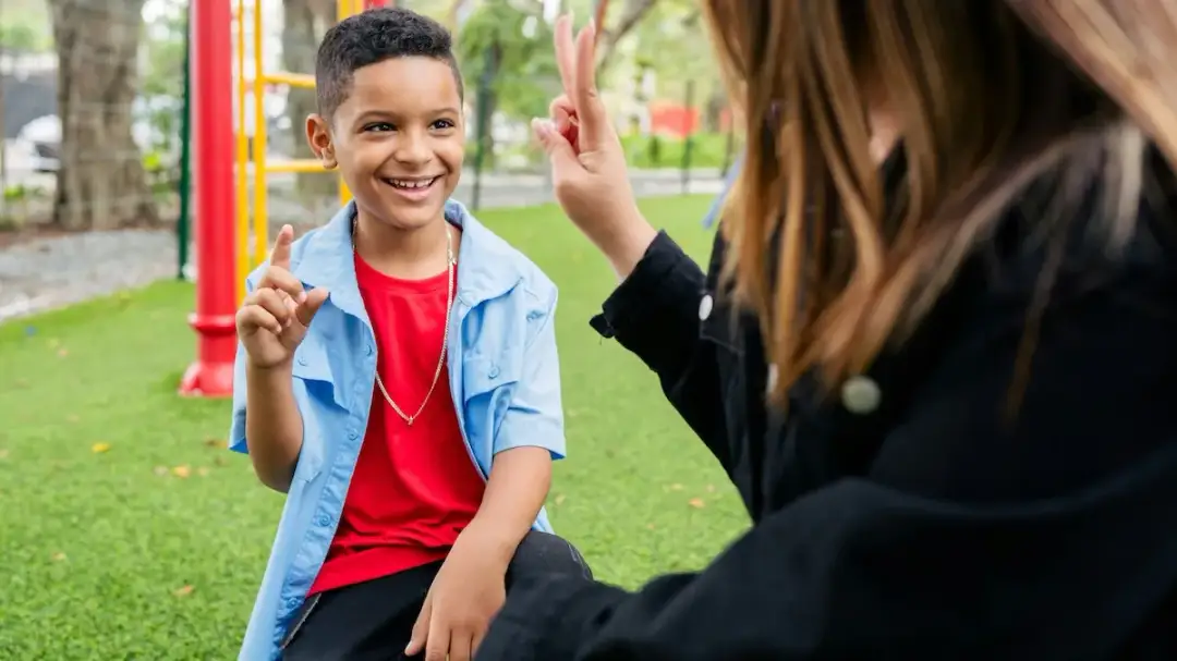 Alfabet dla niesłyszących: Klucz do skutecznej komunikacji w migowym