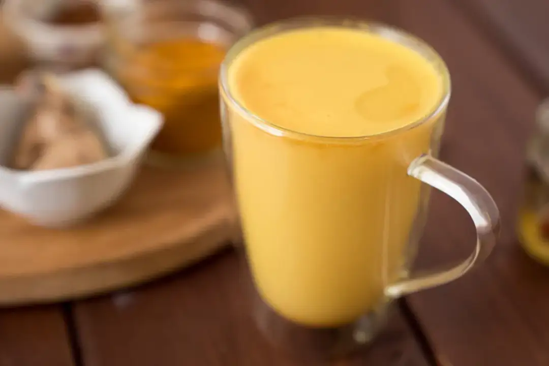 Koktajl z kurkumą: zdrowe przepisy, które zachwycą Twoje podniebienie