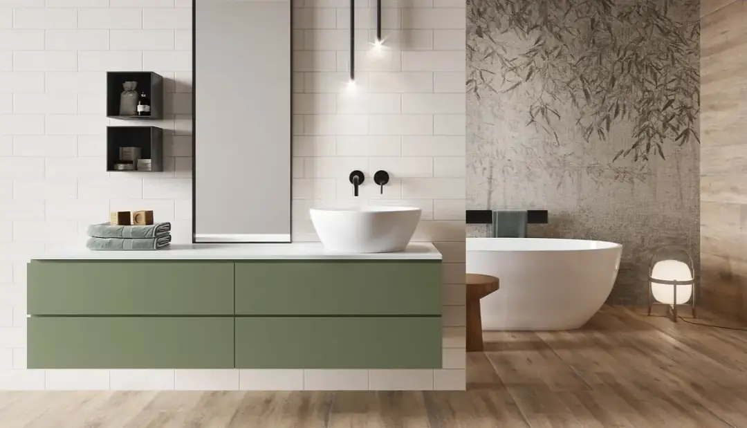 Jak pomalować małą łazienkę i uniknąć najczęstszych błędów malarskich