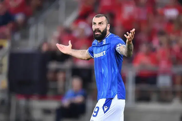 Ile zarabia Mikael Ishak? Zaskakujące fakty o jego wynagrodzeniu