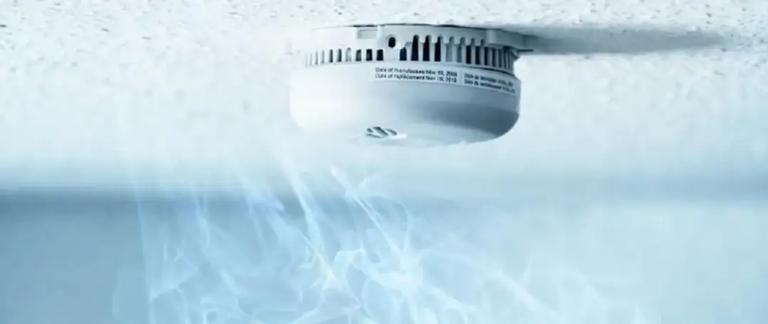 Czy czujnik czadu wykryje dym? Poznaj kluczowe różnice i zagrożenia