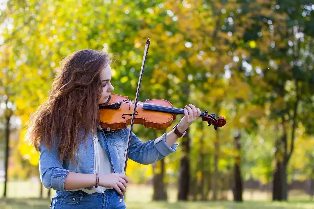 Altówka i jej struny: poznaj tajniki strojenia instrumentu smyczkowego