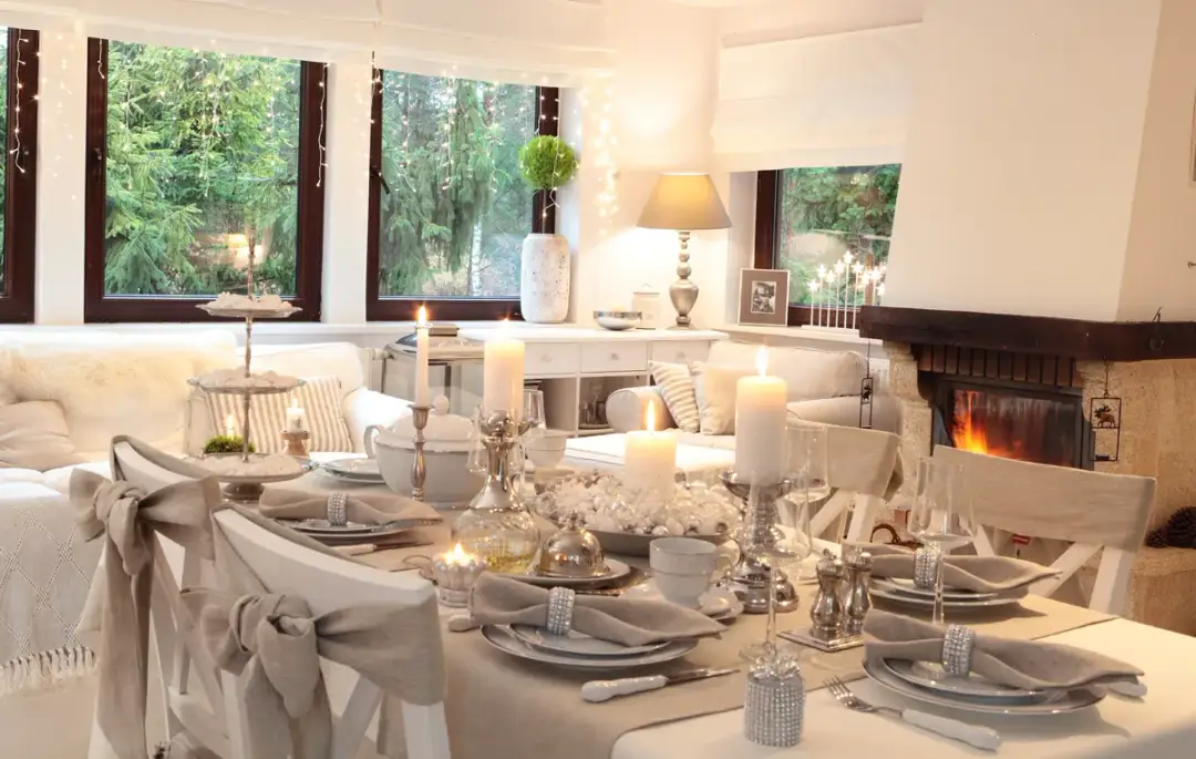 Jak ozdobić krzesła na Boże Narodzenie - 7 kreatywnych pomysłów