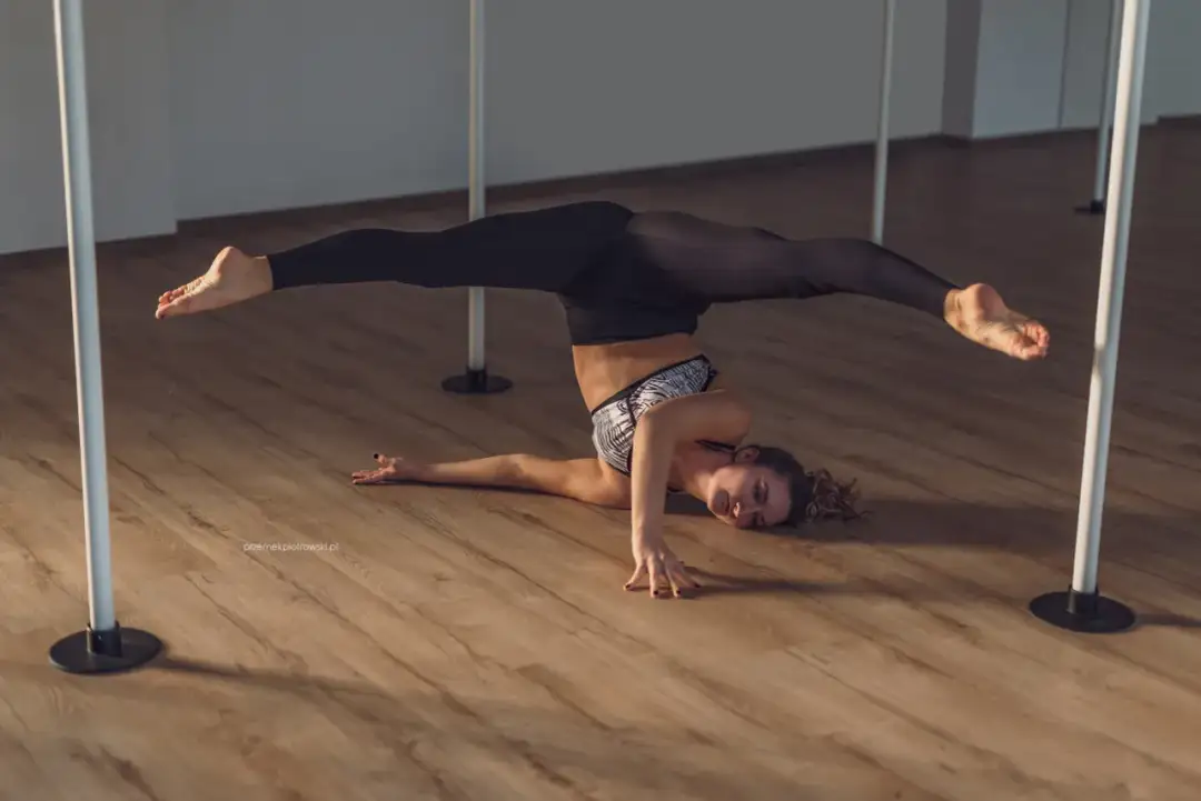 Jak zrobić samemu rurę do pole dance - proste kroki i porady bezpieczeństwa