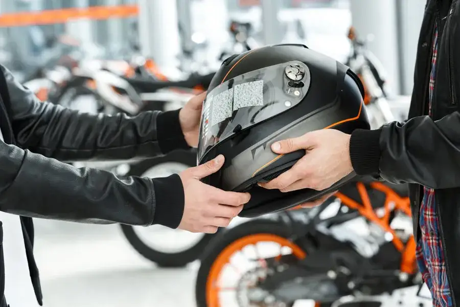 Jak dobrać kask motocyklowy? 7 zasad, które zapewnią ci bezpieczeństwo i komfort