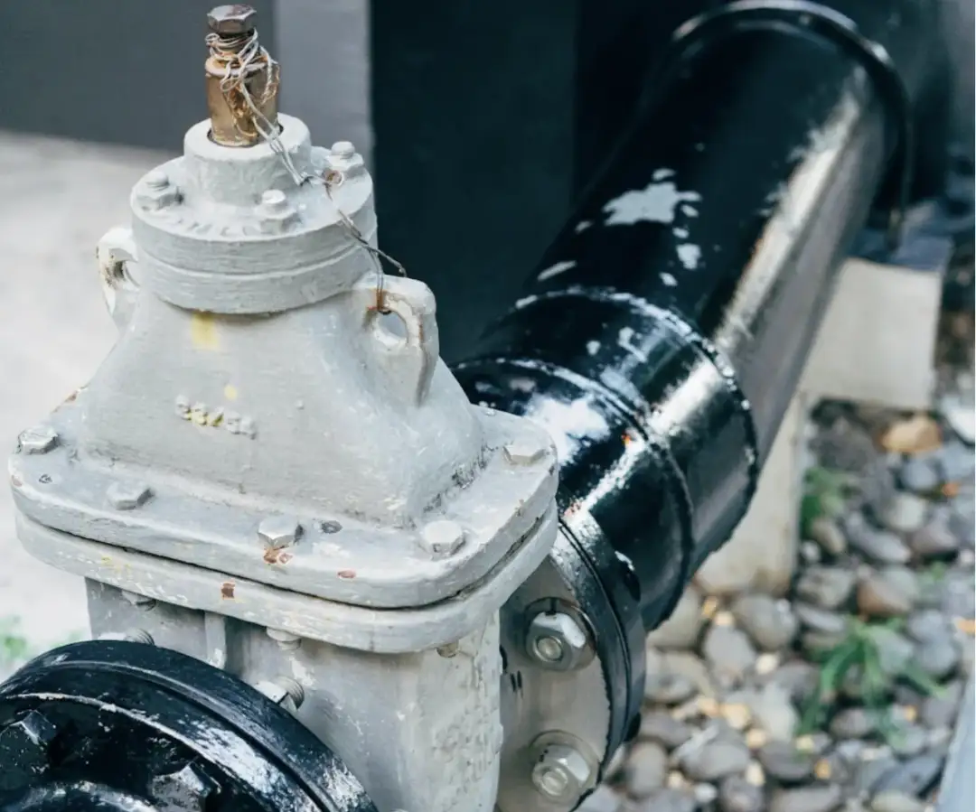 Jak producent armatury kontroluje jakość swoich wyrobów – od surowca po testy końcowe?