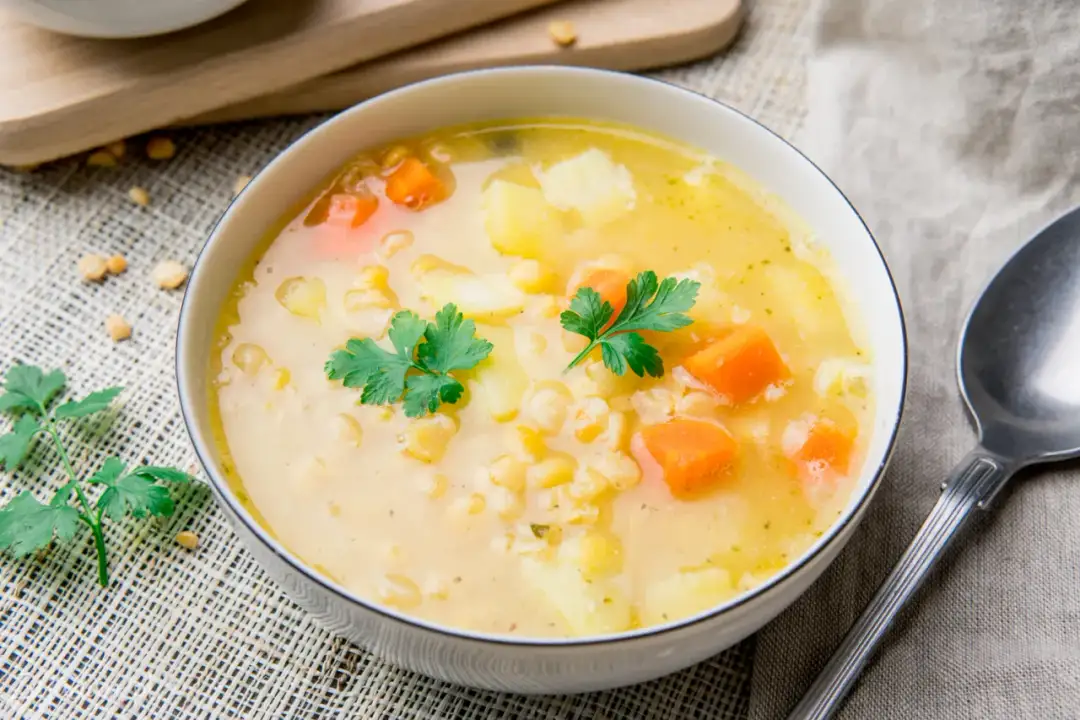 Zupa grochowa – prawda o zdrowiu. Czy naprawdę warto ją jeść?