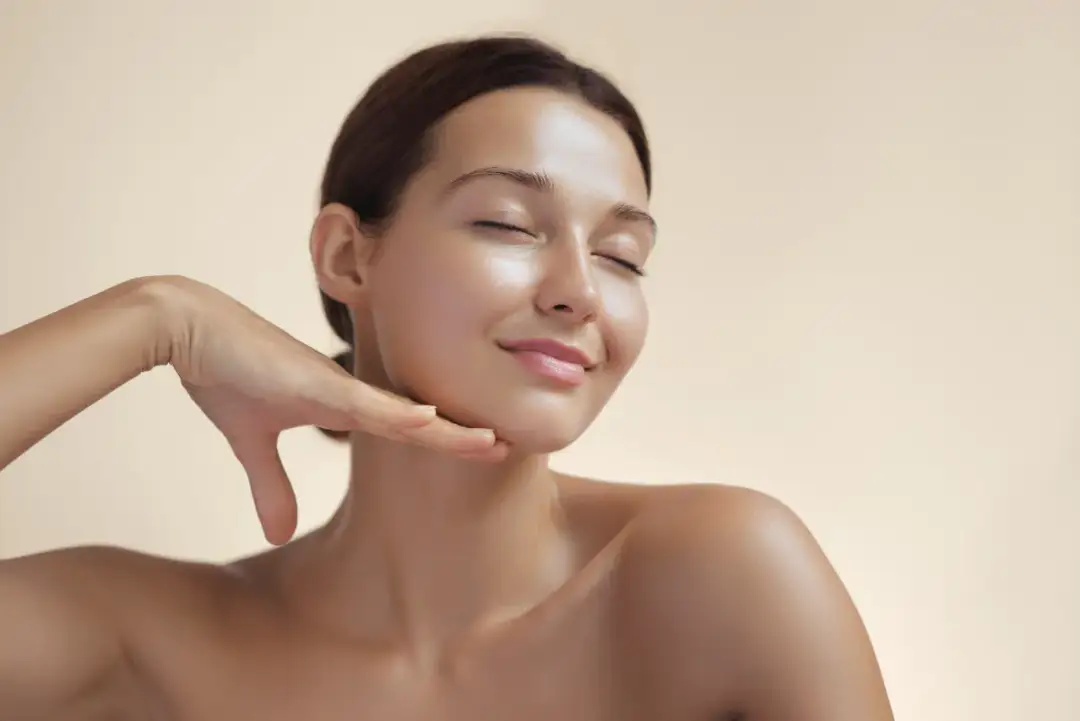 Dlaczego warto oczyszczać skórę dwuetapowo i jak robić to prawidłowo?